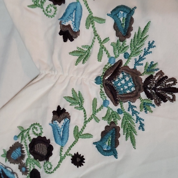 Xl Christopher and banks embroidered cream top - Picture 6 of 6